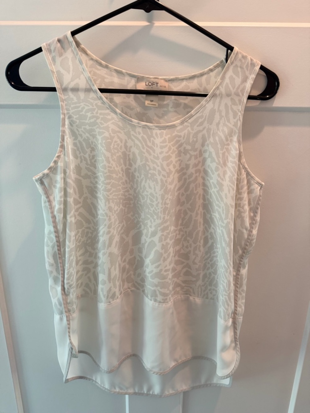LOFT Petite Sleeveless Blouse SP Cream Animal Print Lightweight Work Top